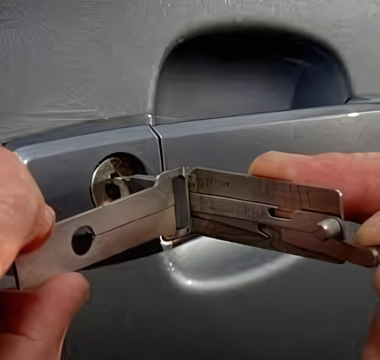 Comment ouvrir une voiture centralisé sans clé ?