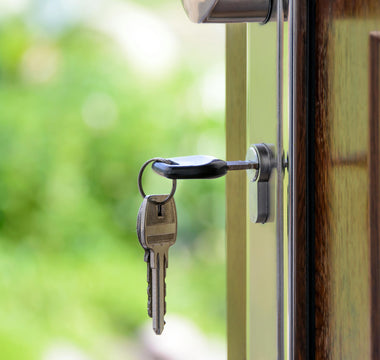 Comment ouvrir une porte sans clé ?